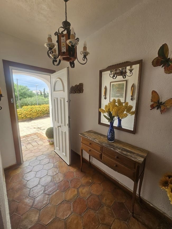 5 bedroom Villa for sale in Oliva with pool - € 350,000 (Ref: 9182046)