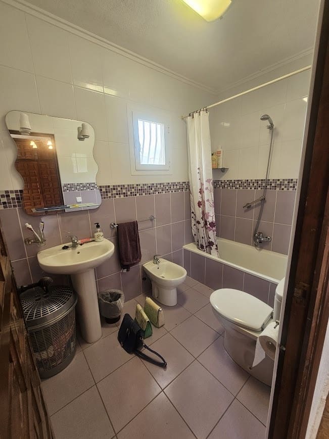 5 bedroom Villa for sale in Oliva with pool - € 350,000 (Ref: 9182046)