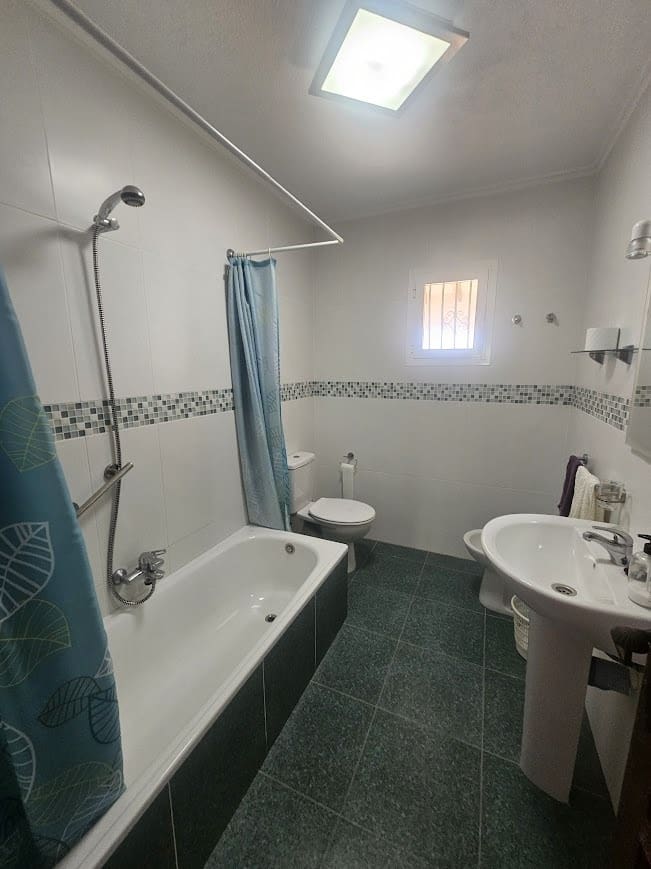 5 bedroom Villa for sale in Oliva with pool - € 350,000 (Ref: 9182046)