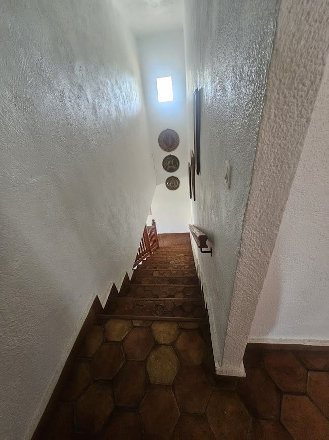 5 bedroom Villa for sale in Oliva with pool - € 350,000 (Ref: 9182046)