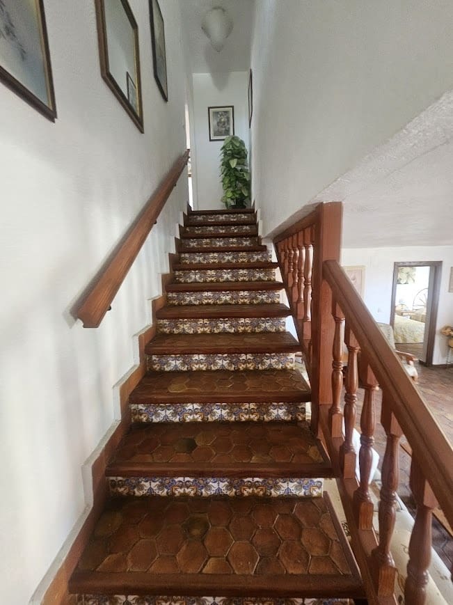 5 bedroom Villa for sale in Oliva with pool - € 350,000 (Ref: 9182046)