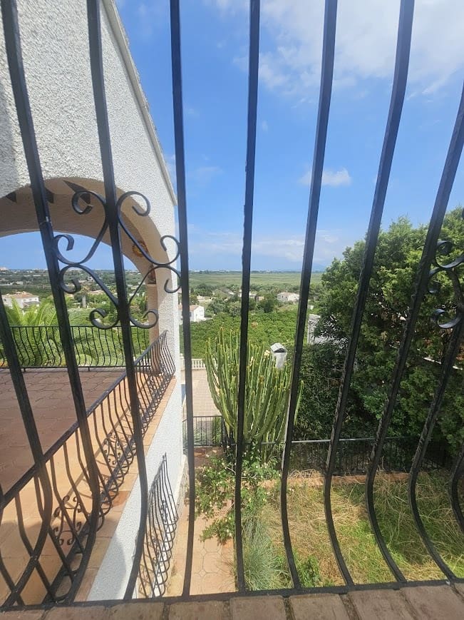 5 bedroom Villa for sale in Oliva with pool - € 350,000 (Ref: 9182046)