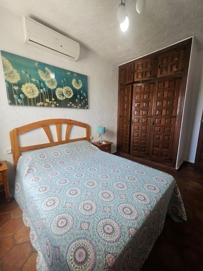 5 bedroom Villa for sale in Oliva with pool - € 350,000 (Ref: 9182046)