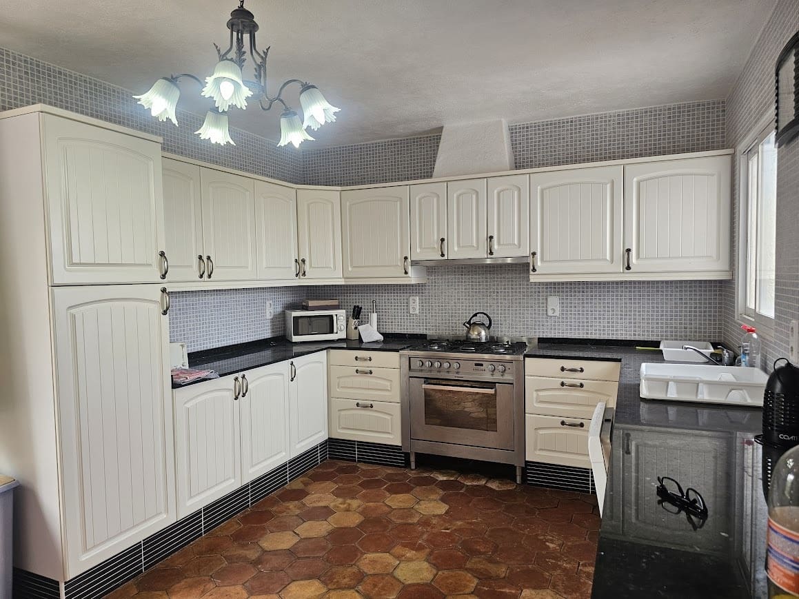 5 bedroom Villa for sale in Oliva with pool - € 350,000 (Ref: 9182046)