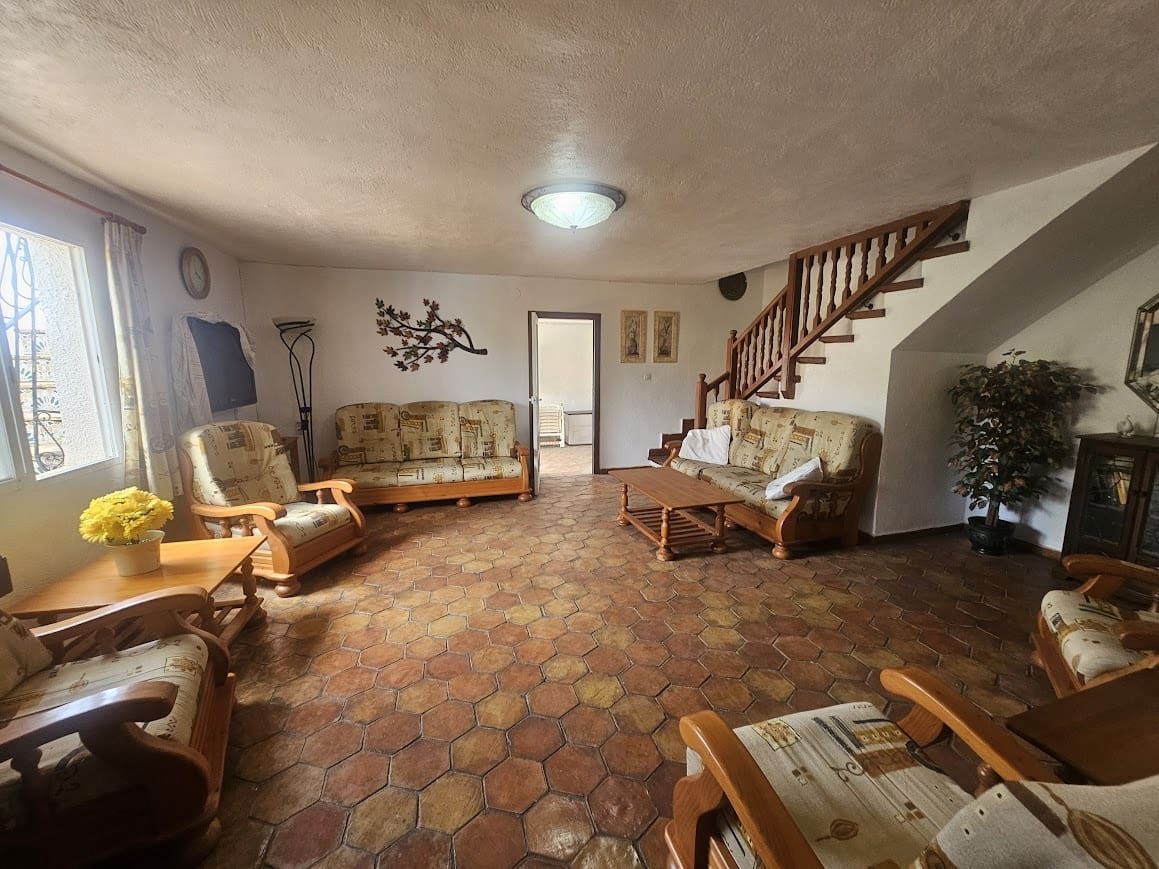 5 bedroom Villa for sale in Oliva with pool - € 350,000 (Ref: 9182046)