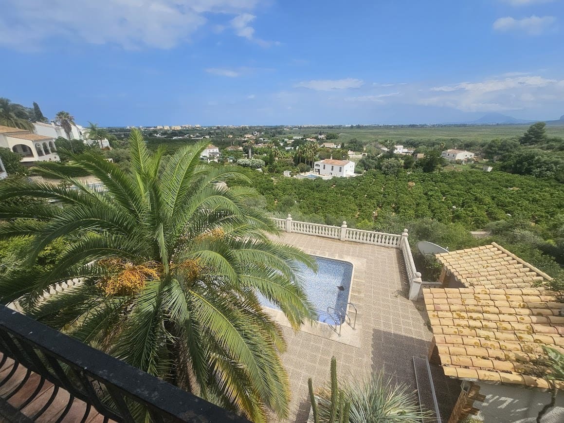 5 bedroom Villa for sale in Oliva with pool - € 350,000 (Ref: 9182046)