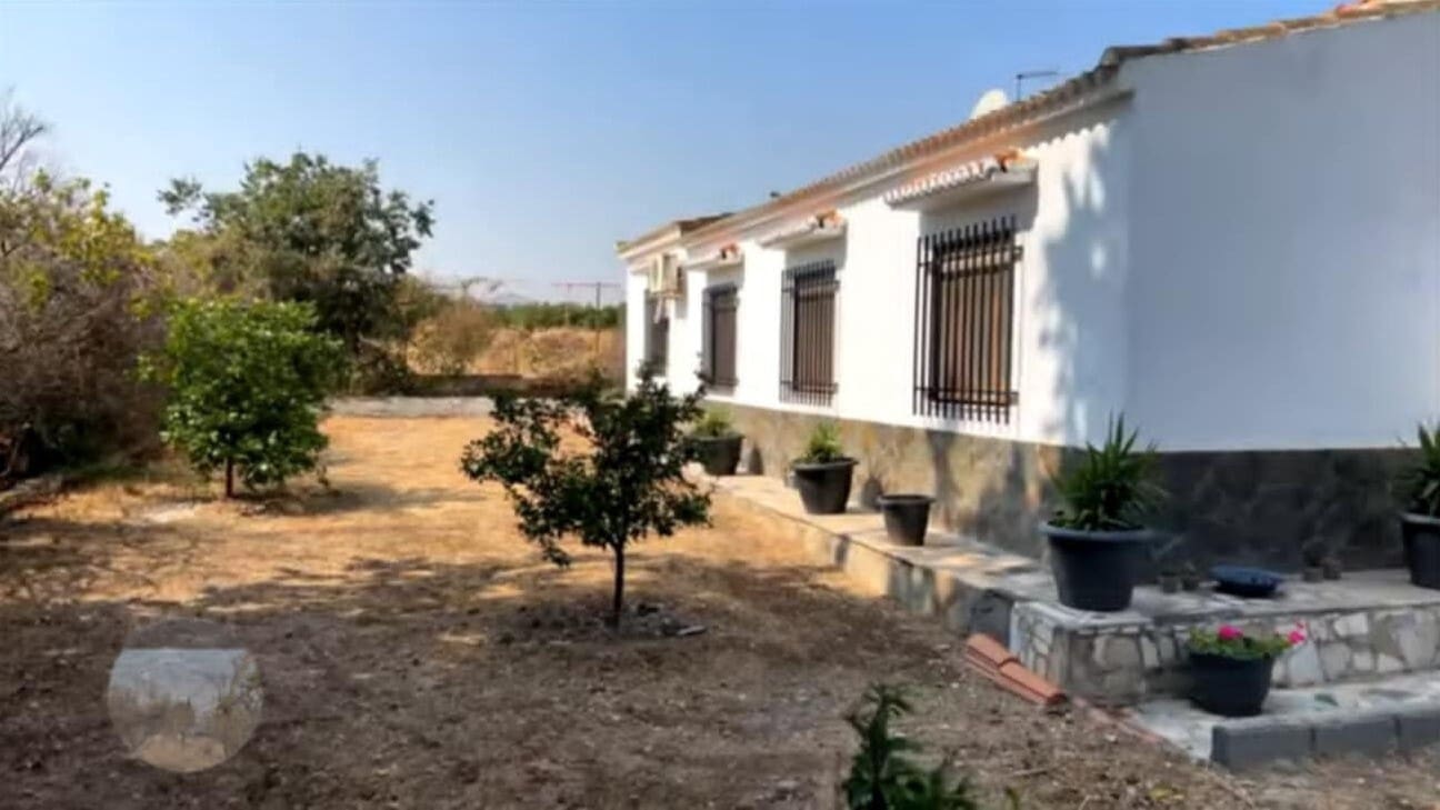 4 bedroom Finca/Country House for sale in Moraleda de Zafayona with pool garage - € 249,950 (Ref: 9304655)