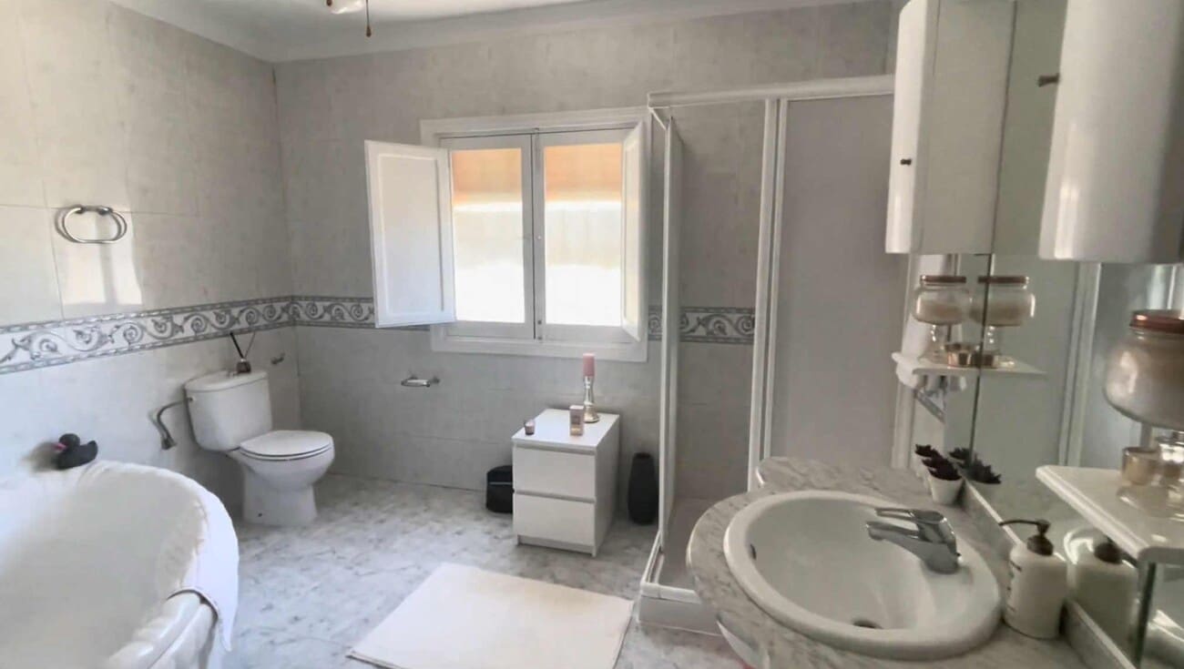 4 bedroom Finca/Country House for sale in Moraleda de Zafayona with pool garage - € 249,950 (Ref: 9304655)