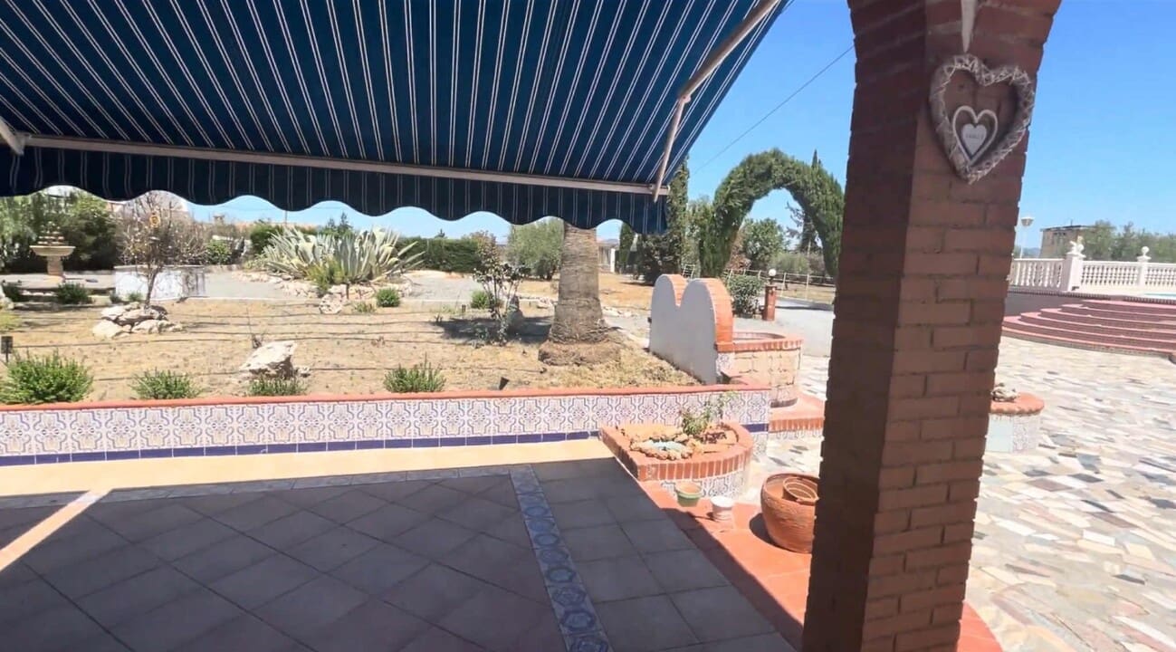 4 bedroom Finca/Country House for sale in Moraleda de Zafayona with pool garage - € 249,950 (Ref: 9304655)
