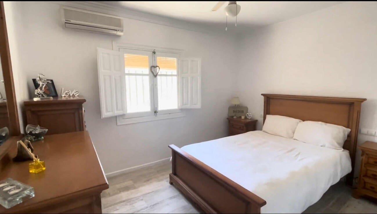 4 bedroom Finca/Country House for sale in Moraleda de Zafayona with pool garage - € 249,950 (Ref: 9304655)