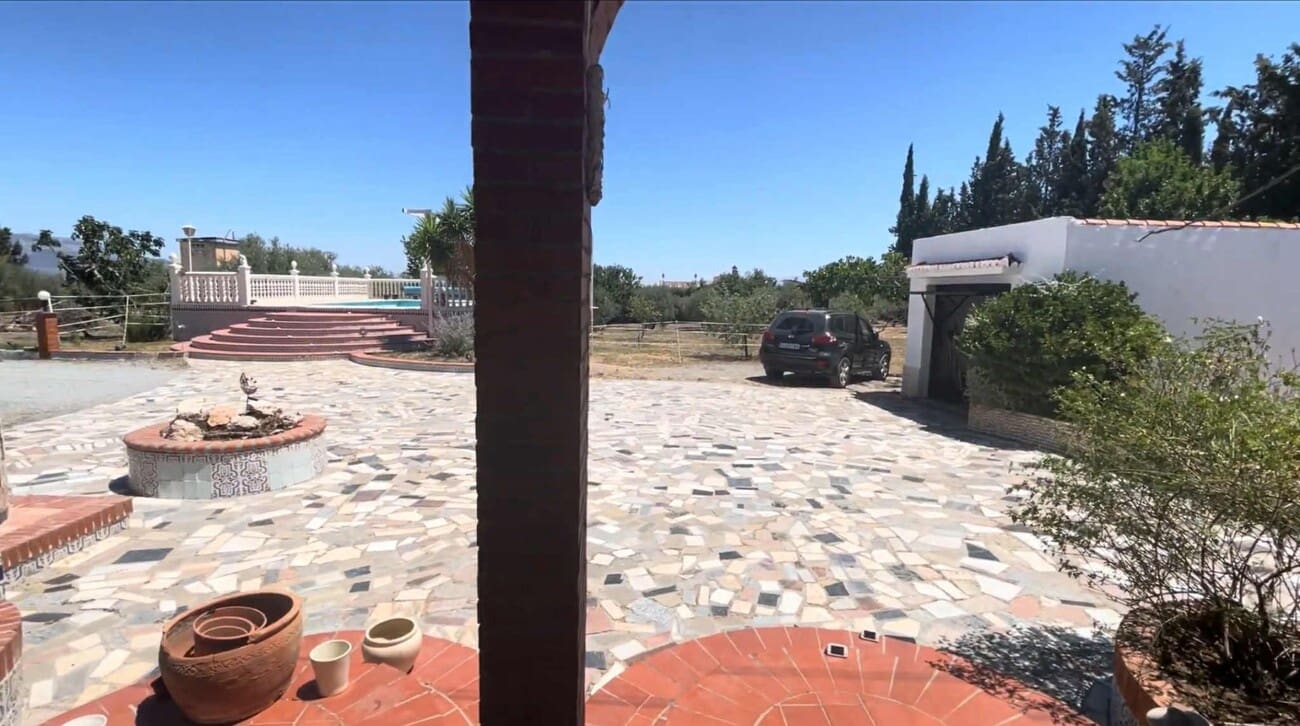 4 bedroom Finca/Country House for sale in Moraleda de Zafayona with pool garage - € 249,950 (Ref: 9304655)