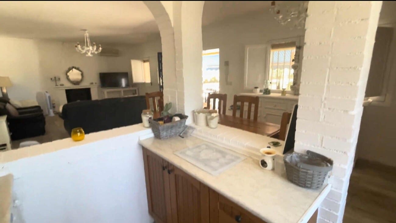 4 bedroom Finca/Country House for sale in Moraleda de Zafayona with pool garage - € 249,950 (Ref: 9304655)