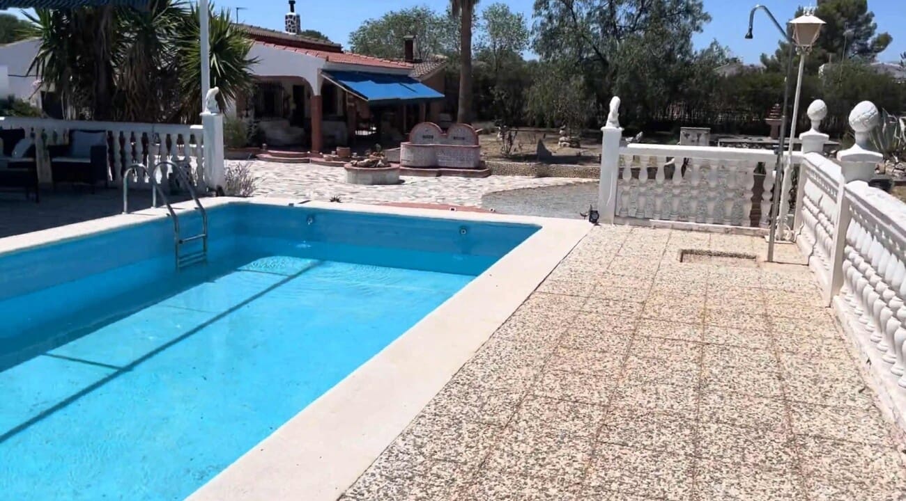 4 bedroom Finca/Country House for sale in Moraleda de Zafayona with pool garage - € 249,950 (Ref: 9304655)