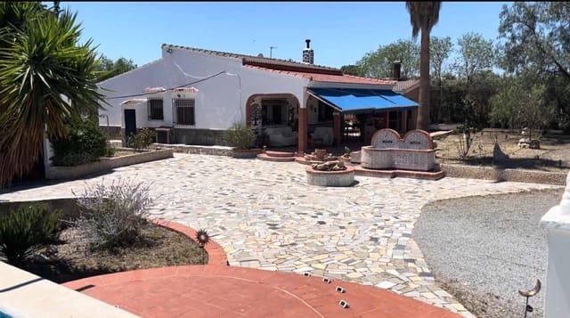 4 bedroom Finca/Country House for sale in Moraleda de Zafayona with pool garage - € 249,950 (Ref: 9304655)