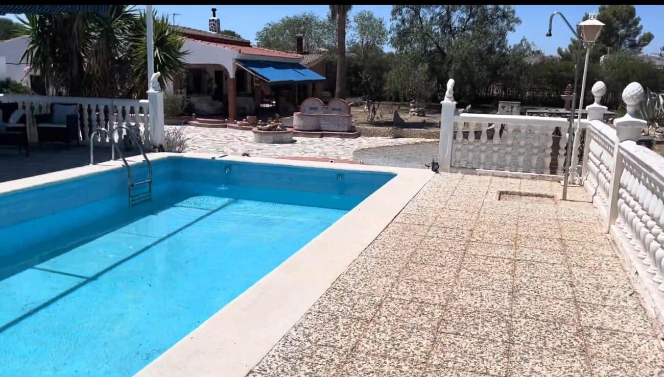 4 bedroom Finca/Country House for sale in Moraleda de Zafayona with pool garage - € 249,950 (Ref: 9304655)