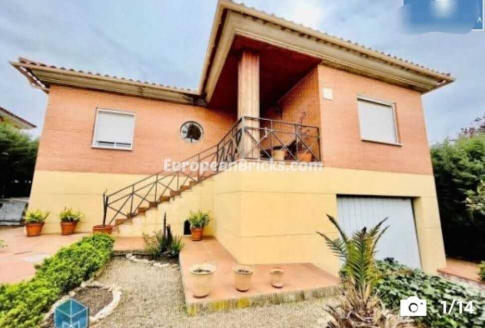 3 slaapkamer Villa te koop in Camarena met garage - € 245.000 (Ref: 9325224)