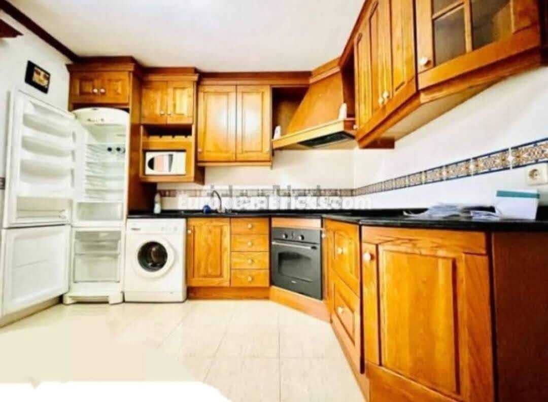 3 slaapkamer Villa te koop in Camarena met garage - € 245.000 (Ref: 9325224)