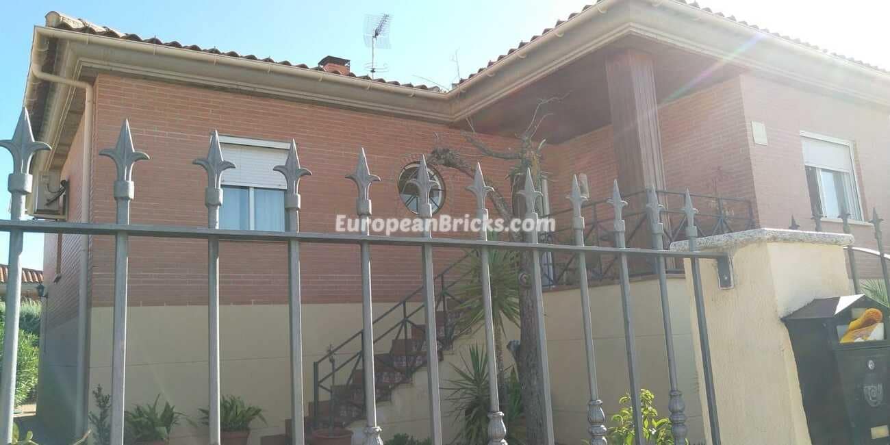 3 slaapkamer Villa te koop in Camarena met garage - € 245.000 (Ref: 9325224)