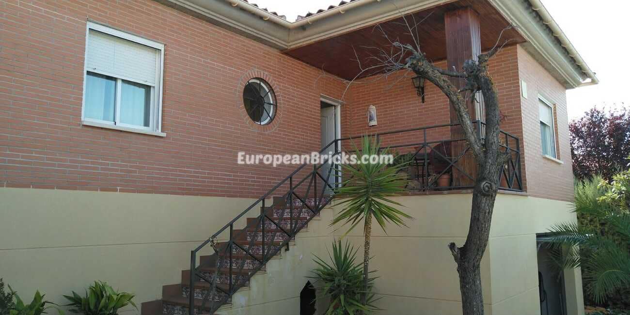 3 slaapkamer Villa te koop in Camarena met garage - € 245.000 (Ref: 9325224)