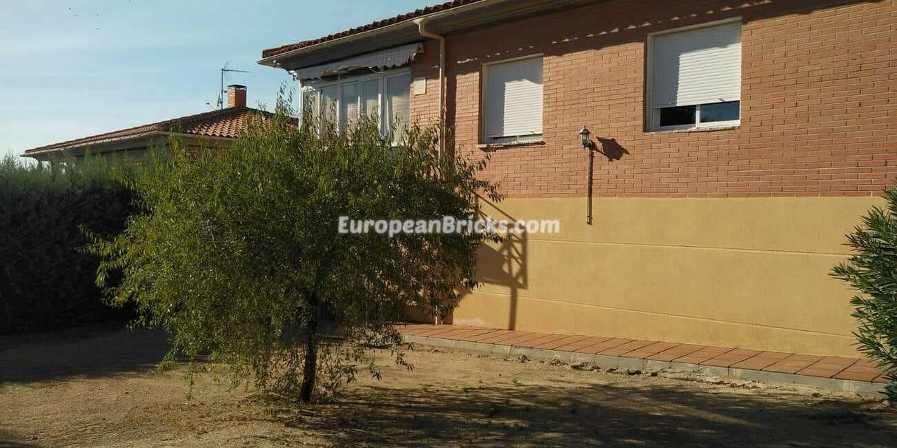 3 slaapkamer Villa te koop in Camarena met garage - € 245.000 (Ref: 9325224)