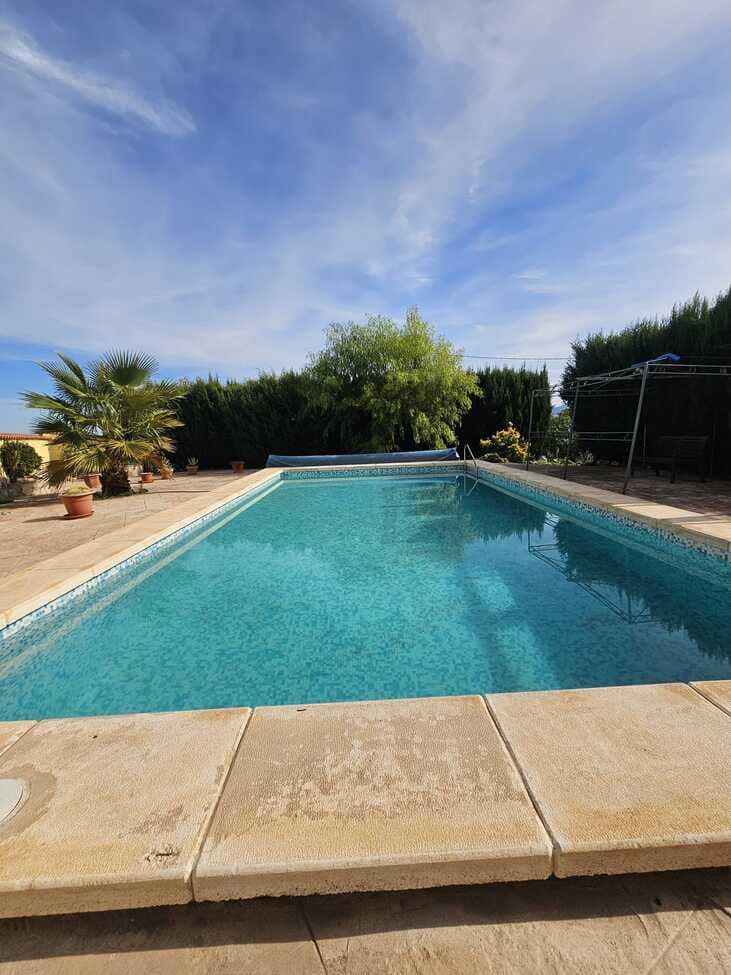 4 soveværelse Finca/Landehus til salg i Xativa med swimmingpool - € 265.000 (Ref: 9348793)