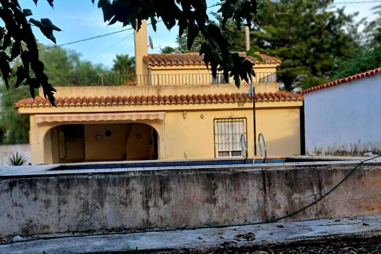 3 chambre Finca/Maison de Campagne à vendre à Canals avec piscine garage - 249 000 € (Ref: 9353012)