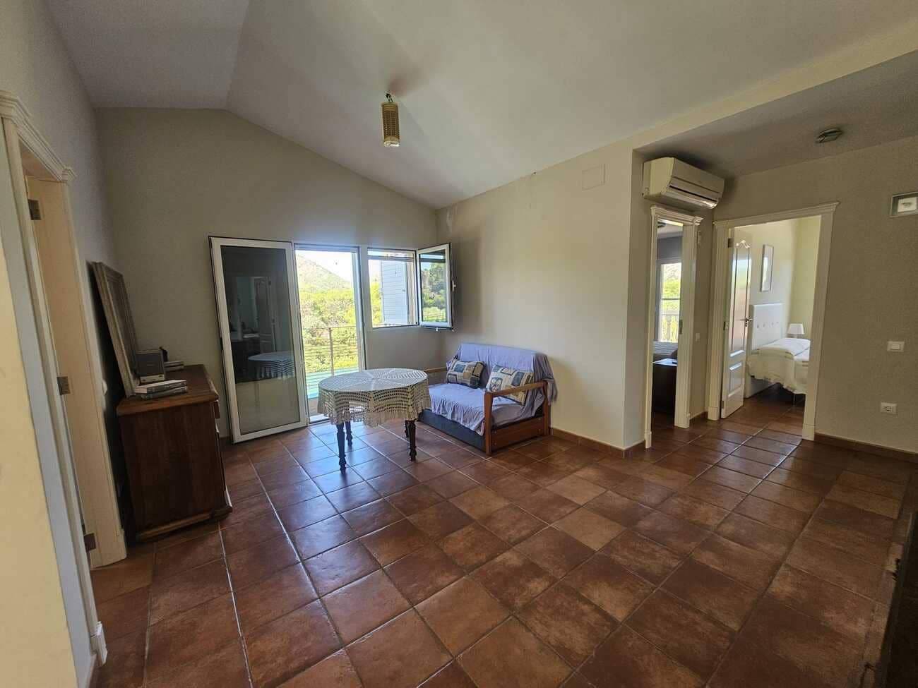 5 bedroom Villa for rent in Xativa with pool - € 2,250 (Ref: 9548471)