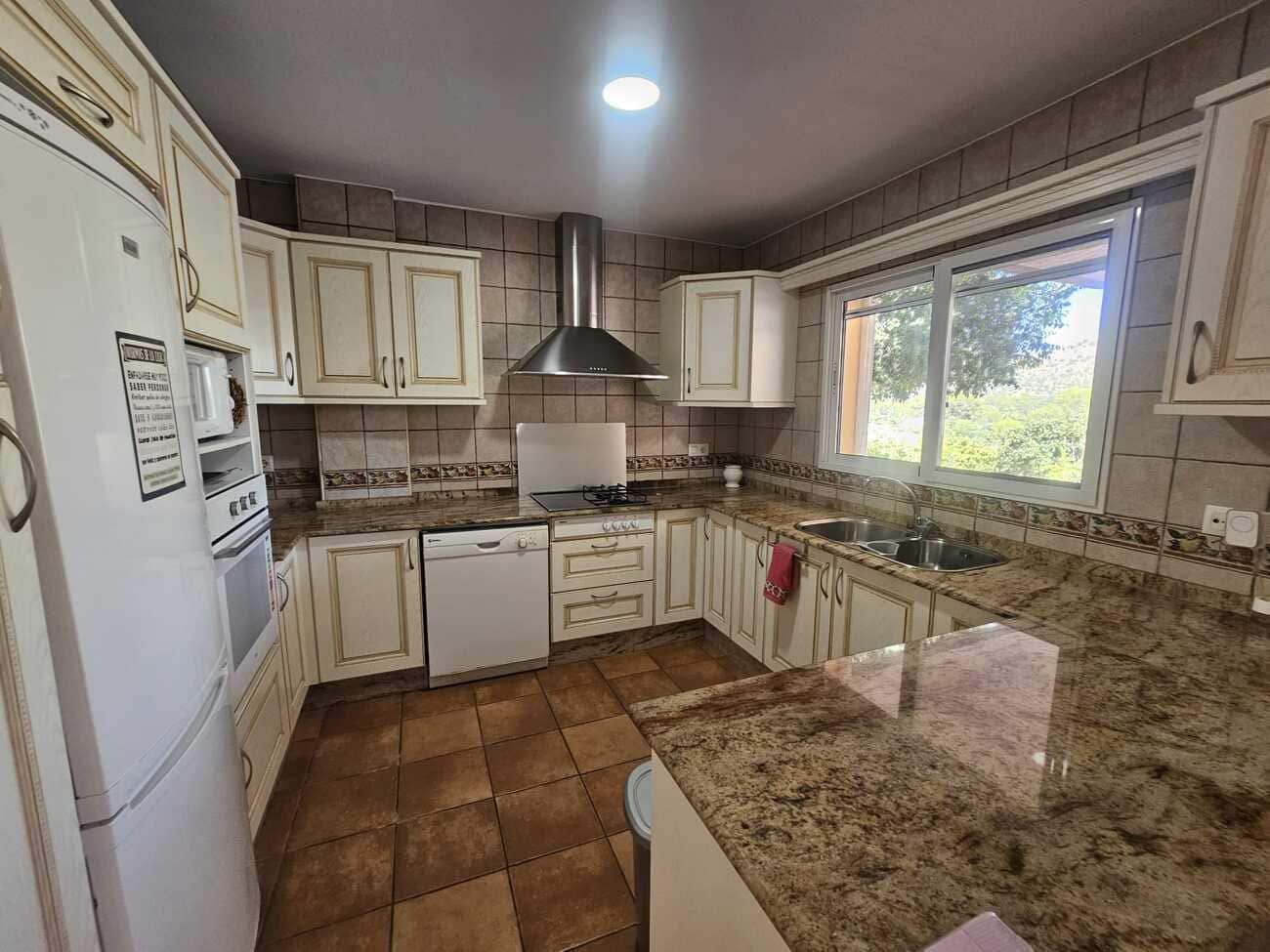 5 bedroom Villa for rent in Xativa with pool - € 2,250 (Ref: 9548471)