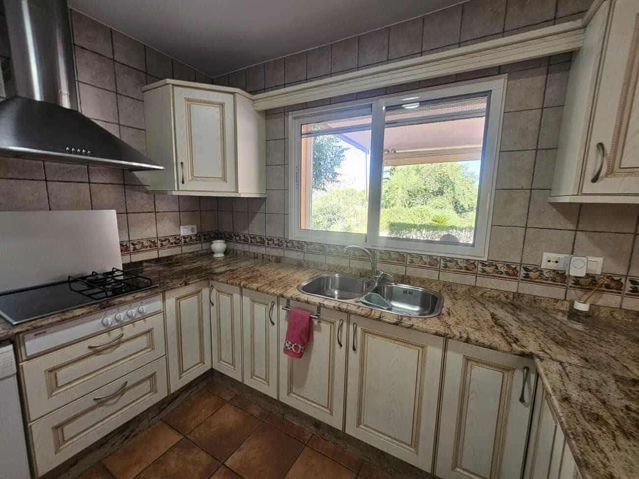 5 bedroom Villa for rent in Xativa with pool - € 2,250 (Ref: 9548471)