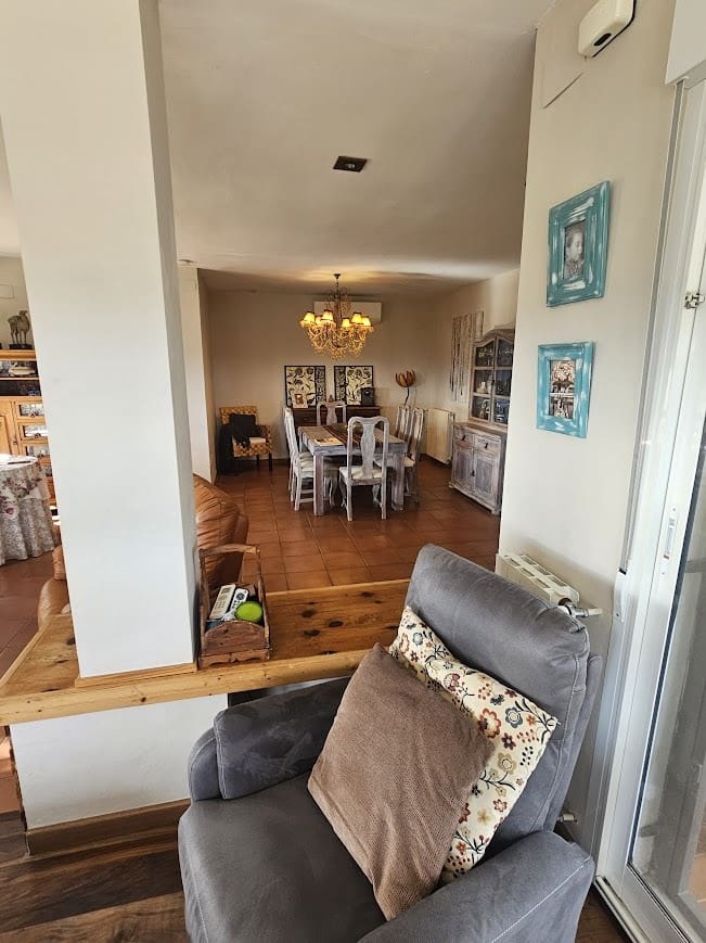 4 bedroom Villa for sale in Alberic with pool - € 325,000 (Ref: 9590442)