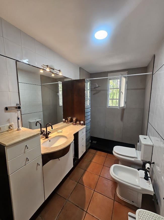 4 bedroom Villa for sale in Alberic with pool - € 325,000 (Ref: 9590442)