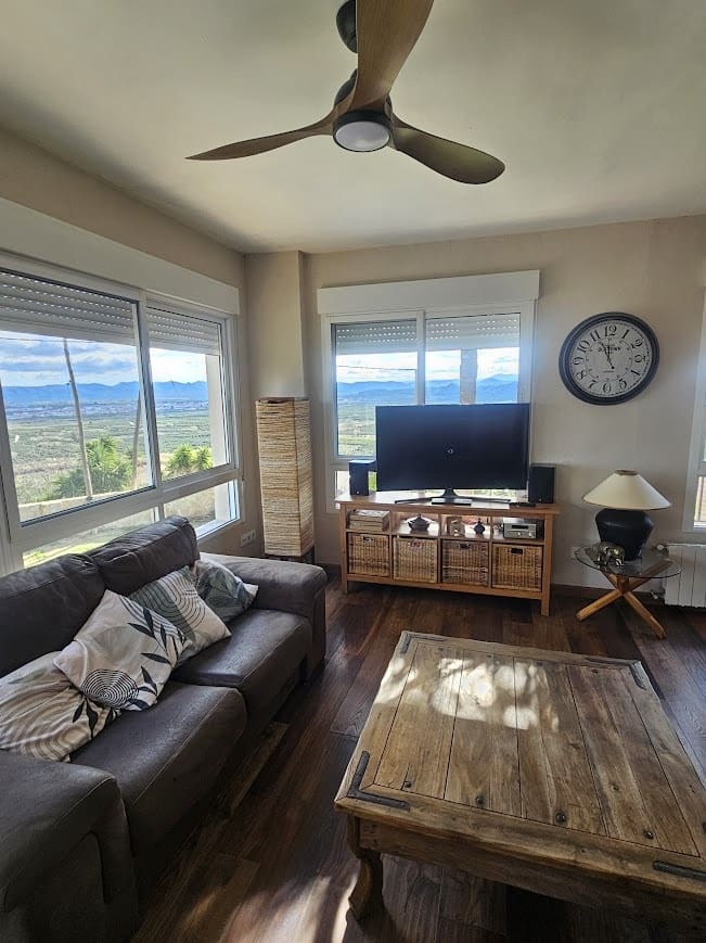 4 bedroom Villa for sale in Alberic with pool - € 325,000 (Ref: 9590442)