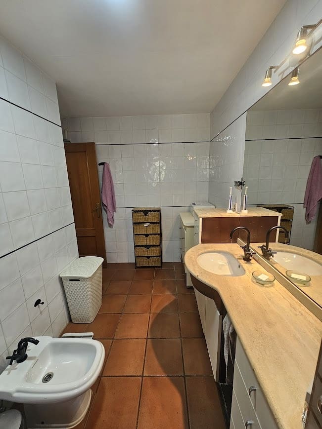 4 bedroom Villa for sale in Alberic with pool - € 325,000 (Ref: 9590442)