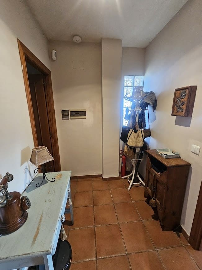 4 bedroom Villa for sale in Alberic with pool - € 325,000 (Ref: 9590442)