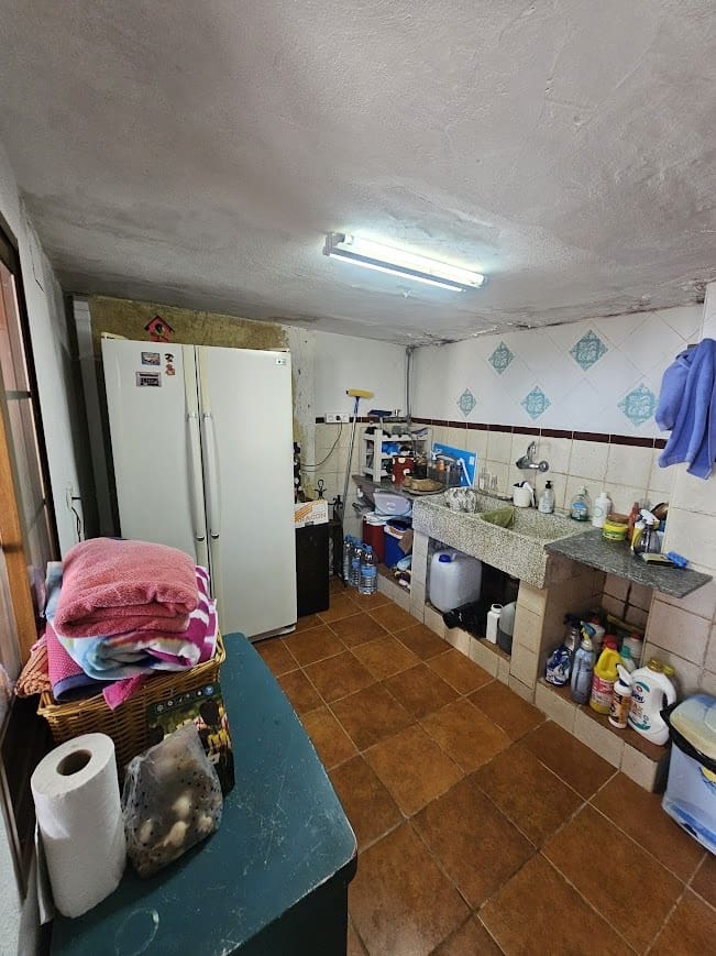 4 bedroom Villa for sale in Alberic with pool - € 325,000 (Ref: 9590442)