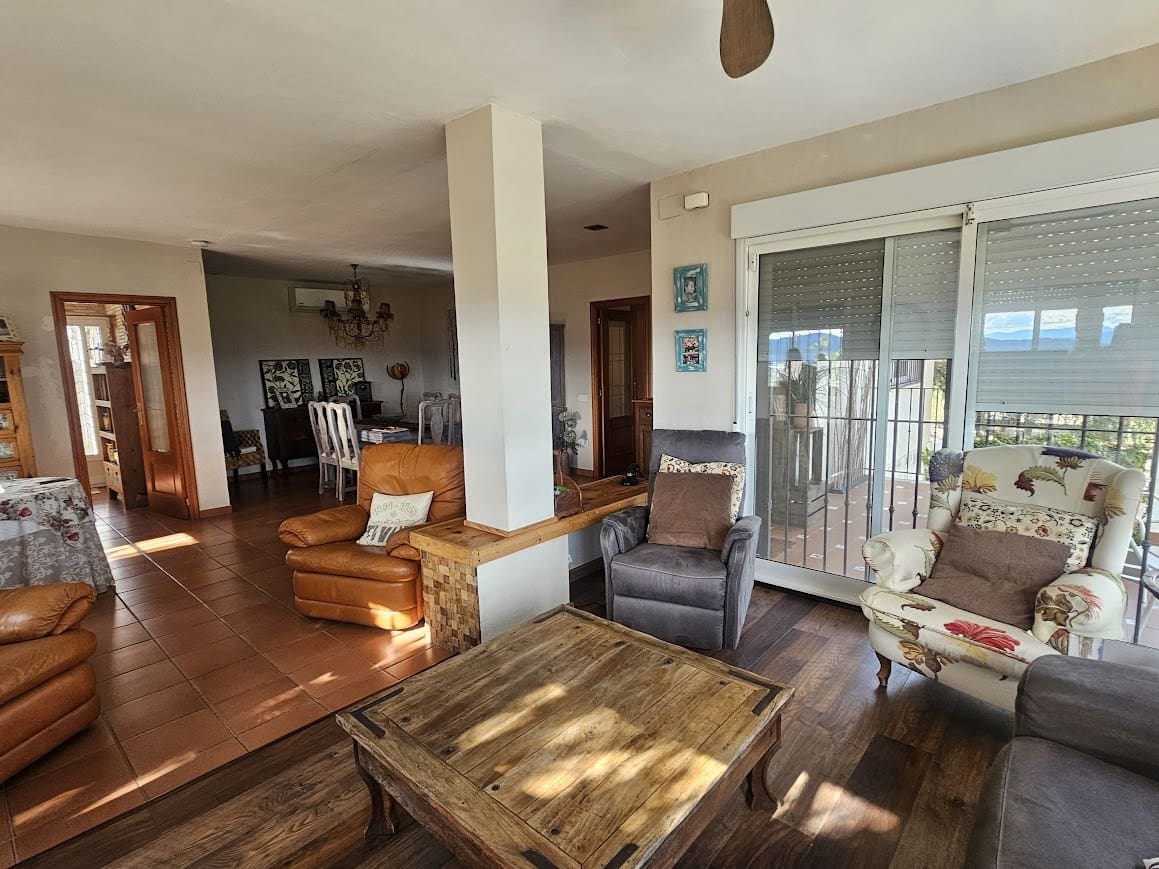 4 bedroom Villa for sale in Alberic with pool - € 325,000 (Ref: 9590442)