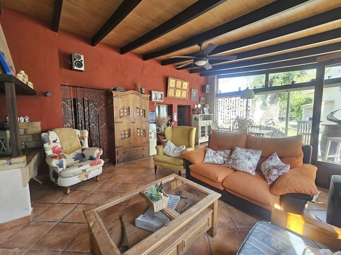 4 bedroom Villa for sale in Alberic with pool - € 325,000 (Ref: 9590442)