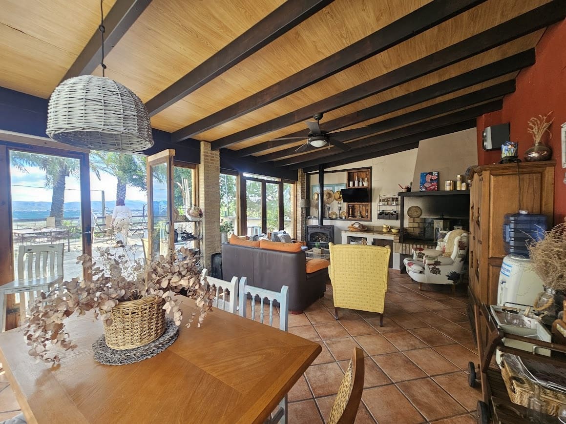 4 bedroom Villa for sale in Alberic with pool - € 325,000 (Ref: 9590442)