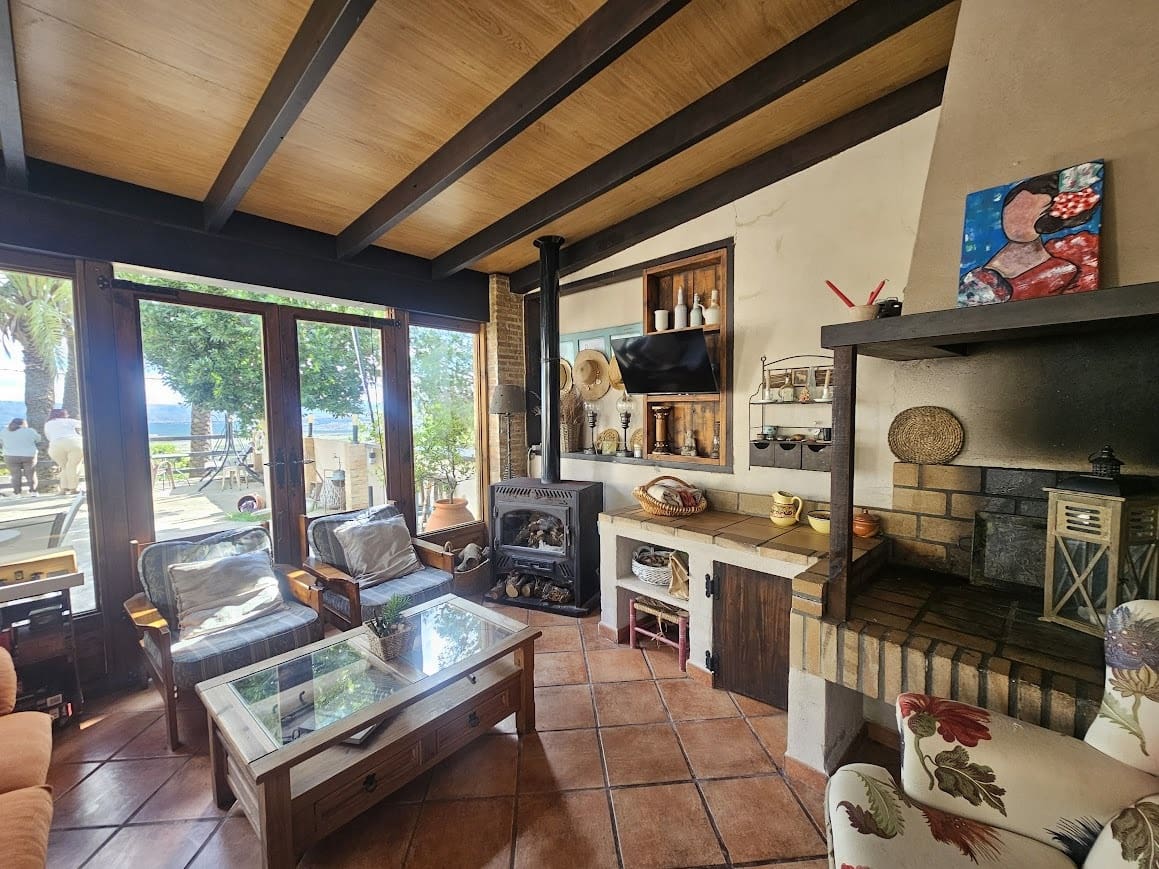 4 bedroom Villa for sale in Alberic with pool - € 325,000 (Ref: 9590442)