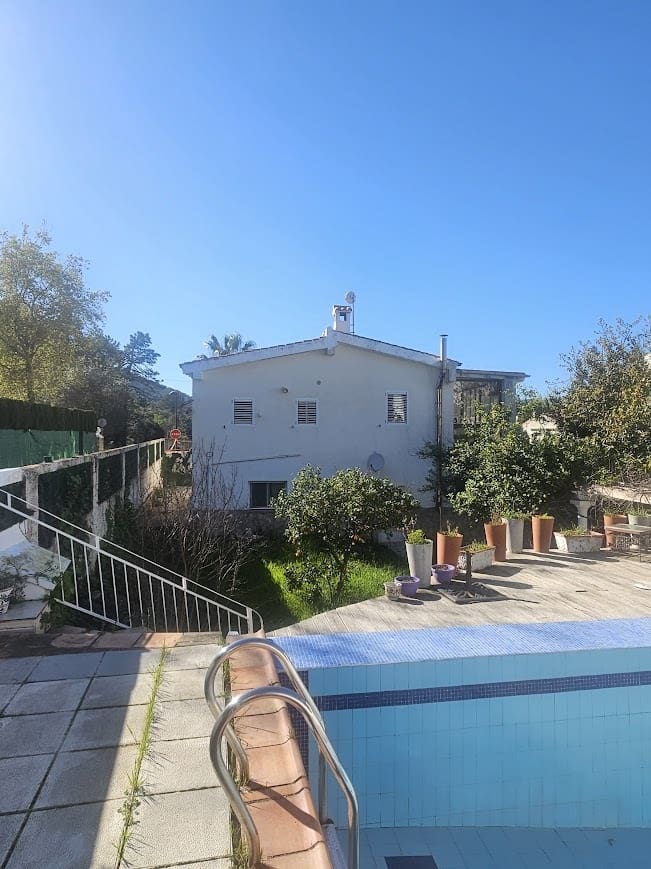 4 bedroom Villa for sale in Gandia with pool garage - € 250,000 (Ref: 9700157)