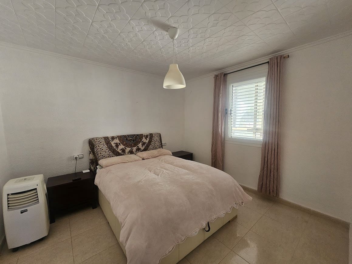 4 bedroom Villa for sale in Gandia with pool garage - € 250,000 (Ref: 9700157)