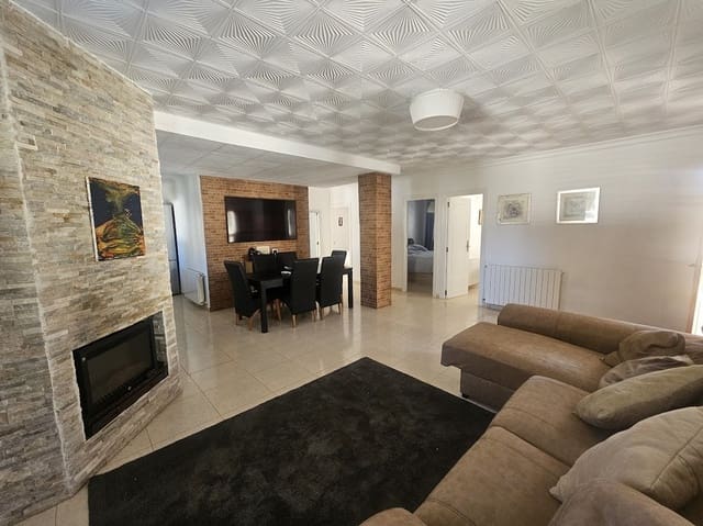 4 bedroom Villa for sale in Gandia with pool garage - € 250,000 (Ref: 9700157)