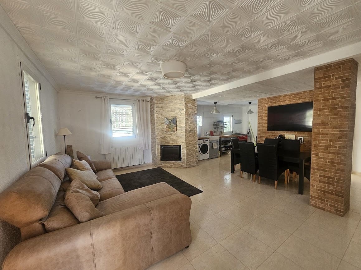 4 bedroom Villa for sale in Gandia with pool garage - € 250,000 (Ref: 9700157)
