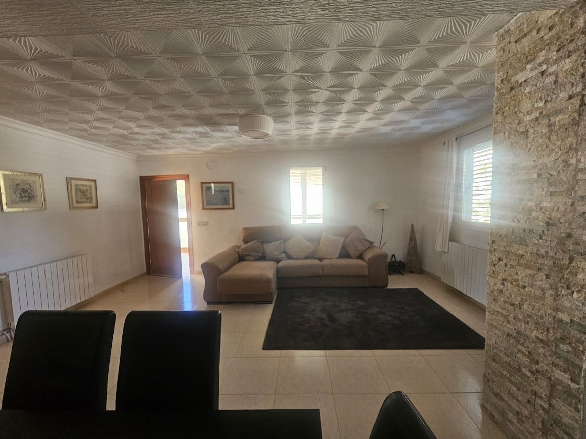 4 bedroom Villa for sale in Gandia with pool garage - € 250,000 (Ref: 9700157)