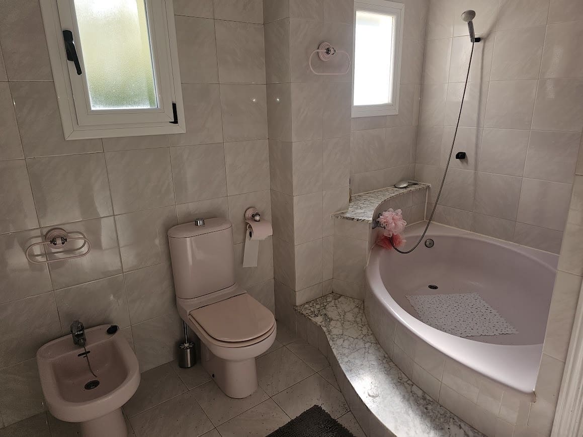 4 bedroom Villa for sale in Gandia with pool garage - € 250,000 (Ref: 9700157)