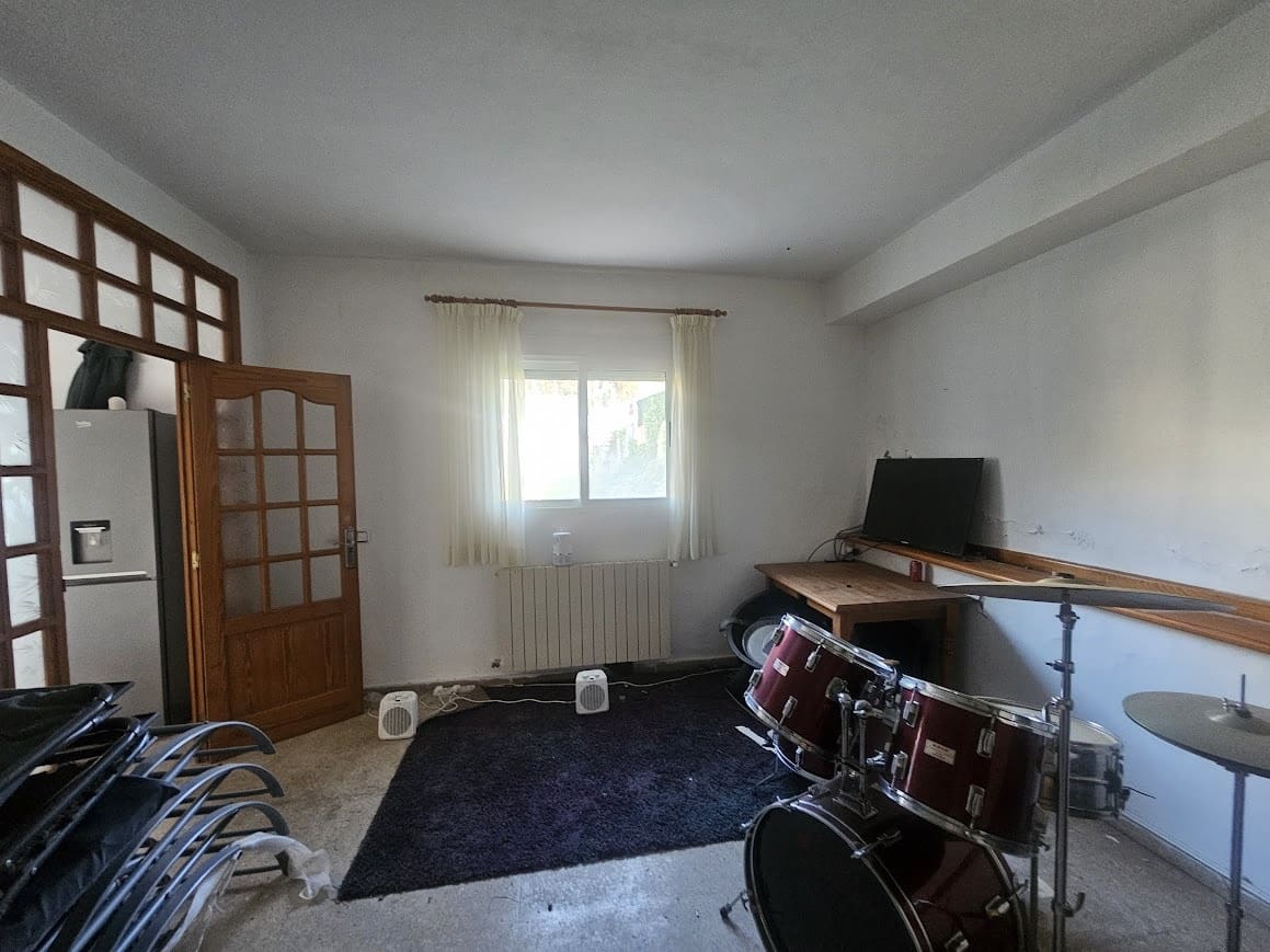 4 bedroom Villa for sale in Gandia with pool garage - € 250,000 (Ref: 9700157)