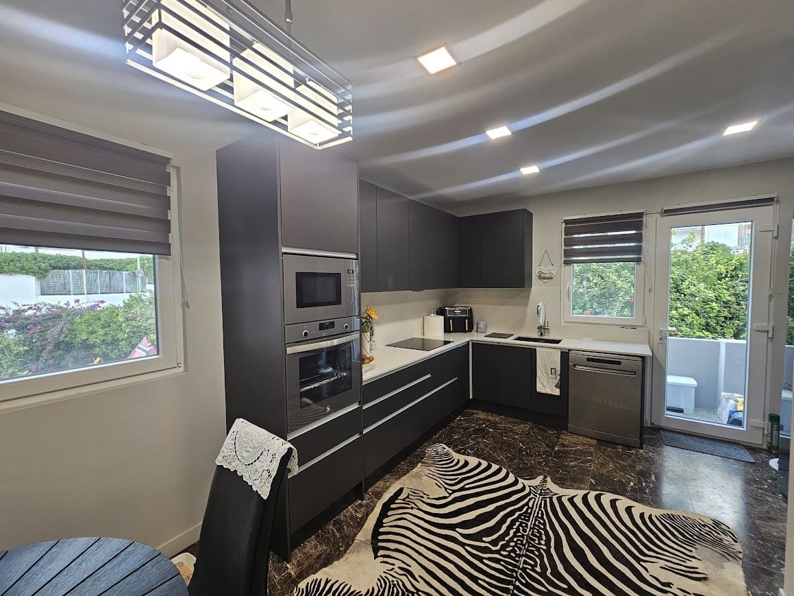 6 bedroom Villa for sale in Benidorm with garage - € 509,000 (Ref: 9725116)