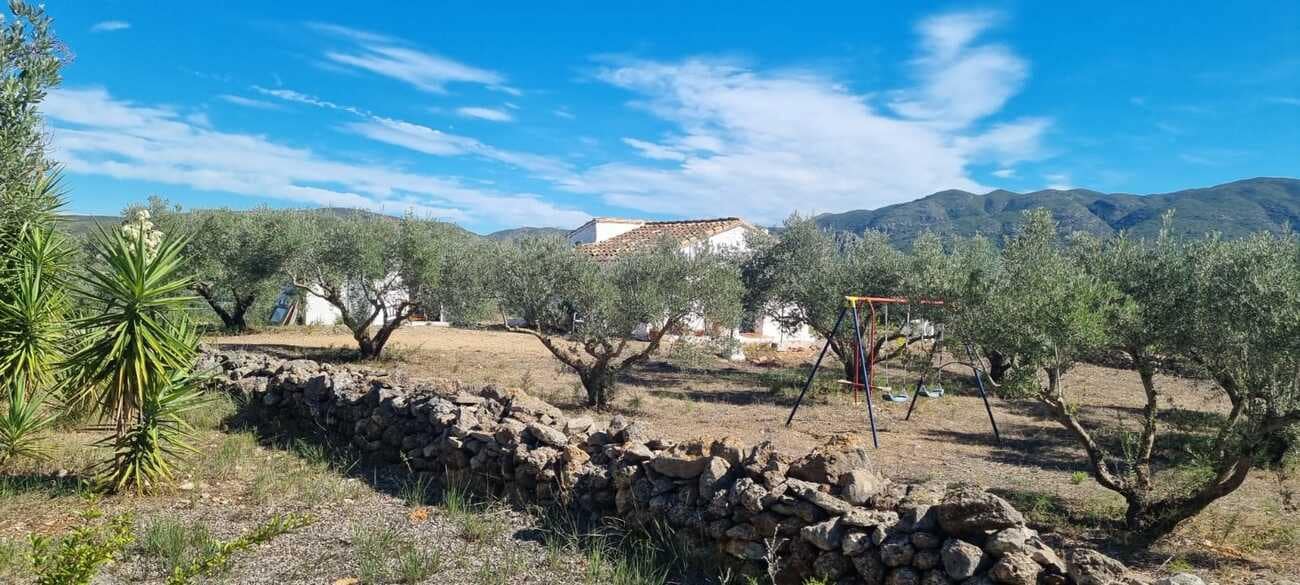 4 makuuhuone Maalaistalo myytävänä paikassa Xativa mukana uima-altaan - 399 000 € (Ref: 9737188)