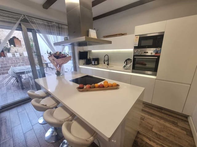 Casa de 3 habitaciones en Canals en venta - 240.000 € (Ref: 9737269)