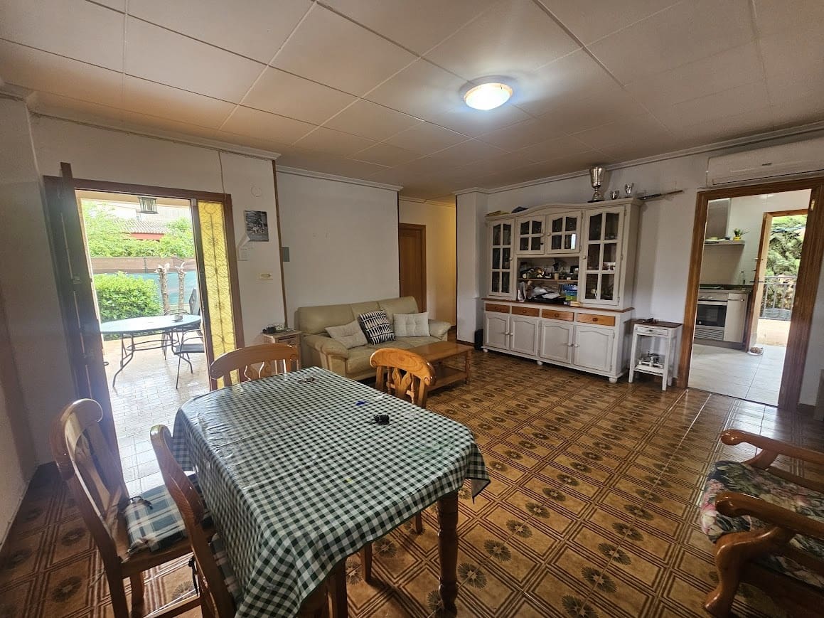 Finca/Casa Rural de 3 habitaciones en Canals en venta con piscina garaje - 245.000 € (Ref: 9803729)